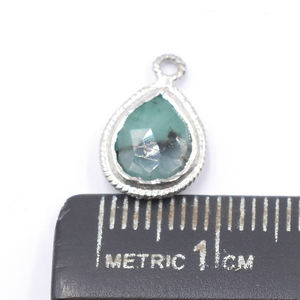 Colgante de Plata de Ley 925 con Bisel en Forma de Pera Esmeralda, Chapado en Plata, Hecho a Mano - Product Image 3