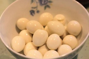 Huevos de codorniz hervidos en conserva-Huevos de codorniz sin cáscara - Product Image 5