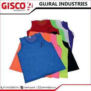 Bavoirs d'entraînement de football personnalisés de haute qualité Gilet Service OEM Vêtements de sport - Product Image 4