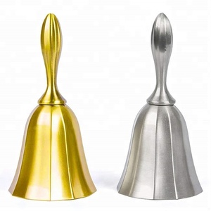 Cloche en laiton antique avec poignée en bois, - Product Image 3