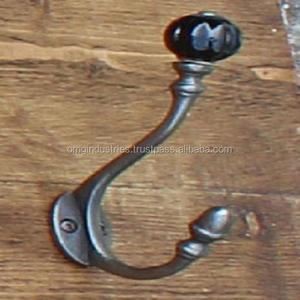 ตะขอแขวนเสื้อโค้ทและหมวกทรงลูกโอ๊กเหล็กหล่อแบบขายส่ง พร้อมลูกบอลเซรามิกสีขาว ตะขอแขวนหมวกและเสื้อโค้ท ตะขอเซรามิกตกแต่งผนัง สีดำโบราณ - Product Image 5