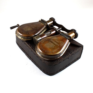 Jumelles en laiton vintage à finition nautique antique R & J Beck Ltd. Londres 1857 dans un étui en cuir - Product Image 1