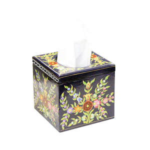Boîte à mouchoirs en bois peinte à la main, grande forme carrée, motif floral noir - Product Image 1