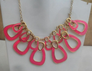 Collier à breloques en corne pour femme Bijoux élégants pour fêtes Mariages Anniversaires et fiançailles Cadeau - Product Image 1