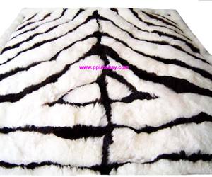 Alfombra de piel de alpaca Alfombra Colcha 82x74 Diseño de cebra de Punchay Peru Soft Area Rugs & Sets - Product Image 1