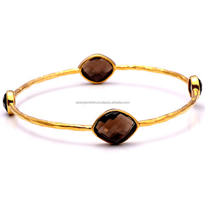Brazalete fino chapado en oro martillado a mano de Plata de Ley 925 con piedras preciosas de cuarzo ahumado - Product Image 1