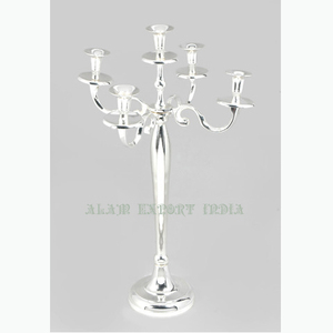 Candelabro Artesanal de Aluminio Plateado con Diseño Único para Decoración del Hogar y Bodas - Product Image 1