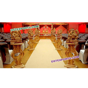 Mandap de Boda de Madera con Forma de Corazón, Mandap de Madera Tallada de Ganesha, Mandaps de Boda Hechos a Mano, Decoración para Eventos en Suiza - Product Image 1