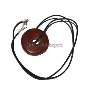 Venta al por mayor colgantes de donuts de jaspe rojo con colgante de envoltura de alambre de piedra de ágata-¡Compre ahora! - Product Image 1