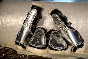 Équipement de cheval doublé de laine parfaite, équipement d'équitation équestre, bottes de cheval à tendons, bottes de brossage cheval à vendre - Product Image 2