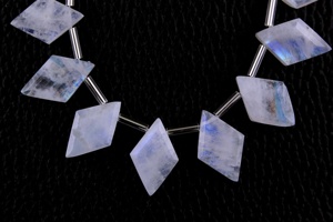 2020 AAA Grade Cerf-Volant Forme Bleu Feu Gemme Haute Véritable Arc-En-Lune Belle Facettes Naturel En Gros Fabricant - Product Image 2