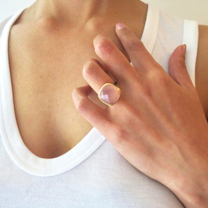Anillo de piedra con bisel de cuarzo rosa al por mayor, joyería de Latón chapado en oro, anillos de compromiso redimensionables para regalo de fiesta de boda para niños - Product Image 2