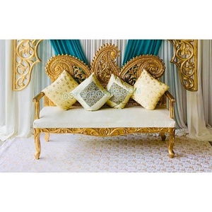 Canapé en or design paisley pour mariage Walima musulmane exclusive Love-Seat pour mariage asiatique Canapé blanc doré - Product Image 1