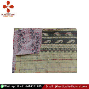ผ้านวม Kantha แบบดั้งเดิมงานเย็บปะติดผ้าส่าหรีงานปักด้วยมือแบบกลับด้านได้ - Product Image 1