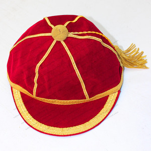 Gorra de Honor de RUGBY personalizada de alta calidad, color rojo con Bordado plateado y dorado - Product Image 4