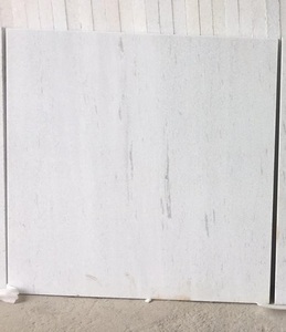 Carreaux de sol en marbre blanc laiteux poli pour une utilisation en appartement - Product Image 3