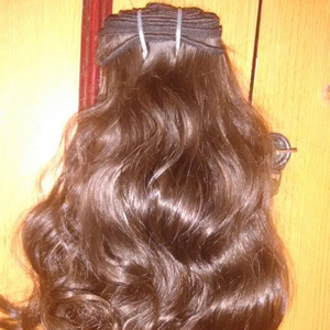 Cabello rizado indio virgen tejido sin procesar trama de cabello indio de la India extensiones de cabello humano alineadas con cutícula - Product Image 2