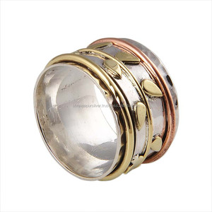 Bague anti-stress classique en argent sterling 925 avec améthyste, en laiton et cuivre martelé, large bande, vente en gros - Product Image 1