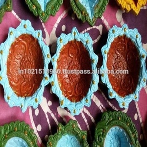 Diya de arcilla colorida y decorativa para Diwali para iluminación festiva - Product Image 1