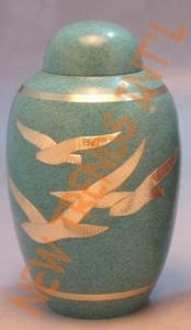 Urnes de crémation en métal de haute qualité de conception Premium oiseaux urnes funéraires gravées au prix de gros dernier décor de services funéraires - Product Image 2