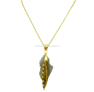 Vente en gros de pendentifs en Labradorite de style vintage plaqué or design unique avec breloques en métal améthyste et pierre principale en laiton - Product Image 2