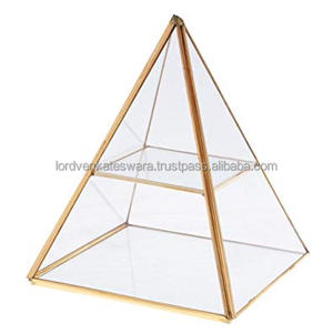 Étiquette en métal poli de forme pyramidale avec boîte en verre pour la décoration de Noël et de la maison, fabriquée dans l'Uttar Pradesh - Product Image 1