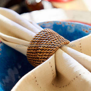 Bagues de serviette rondes en rotin, 4 pièces, écologiques durables du Vietnam - Product Image 3