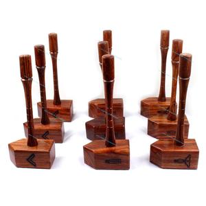 Joncs en bois de Rose avec gravure en bois, style collège - Product Image 3