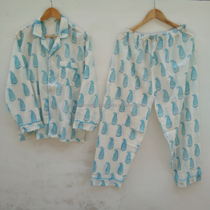 Conjunto de Pijama de Tela con Estampado de Bloques Personalizado de Alta Calidad, Camisa con Cierre de Botones y Pantalón con Cintura Elástica, Ropa de Dormir Cómoda para Mujer - Product Image 3