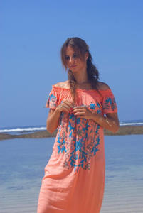 Fabricants de vêtements indiens Robe maxi bohème brodée à épaules dénudées pour l'été Robe ample chic bohème Robe de plage - Product Image 2