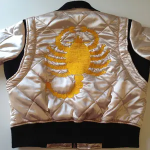 Su ordinazione Del Raso Del Ricamo varsity jacket, Su Ordine del Raso Bomber giacca di Commercio All'ingrosso
