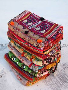 กระเป๋าคลัทช์สไตล์ชนเผ่าบันจารา อินเดีย วินเทจ โบโฮ ยิปซี งานฝีมือ พร้อมพู่ห้อย กระเป๋าคลัทช์ชนเผ่าบันจารา งานปักแบบจาติ - Product Image 2