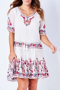 Magnifique robe courte en coton confortable à motif floral occidental en dentelle naturelle brodée à plusieurs niveaux, tendance et populaire, idéale pour la plage - Product Image 5