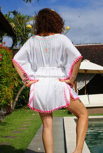 Robe pour femmes, supérieur, en dentelle, avec broderie, couleur néon, idéal pour salon de plage, saison - Product Image 2