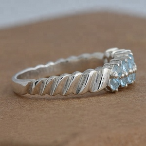 925พลอยบุษราคัมสีฟ้าทรงกลมแหวนเงินสเตอร์ลิงพร้อมแหวนแบบง่ามชุบเงินสำหรับเป็นของขวัญแต่งงาน - Product Image 3