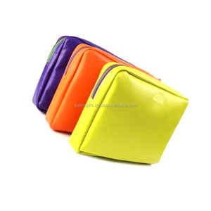 Nouveaux sacs de maquillage cosmétiques en cuir à la mode avec fermeture à glissière multicolore - Product Image 1