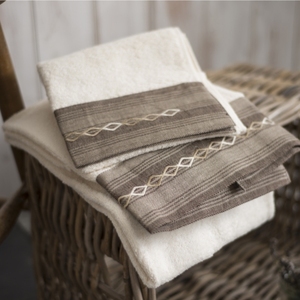 Toalla de baño de hotel de color hermoso de nuevo diseño, exportador de toallas de hotel de fabricación profesional en India - Product Image 2