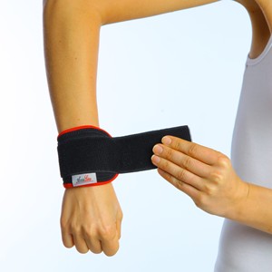 Soporte de muñeca de neopreno Armoline, producto de suministro de atención médica con certificación CE, negro, 2017 - Product Image 6