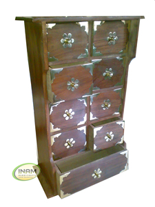Belle Almirah en bois de design antique faite à la main avec une gravure élégante - Product Image 3