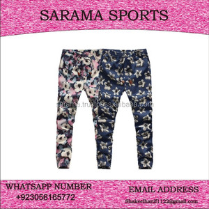 Pantalones de yoga cómodos personalizados hasta la rodilla Camo con bordado y diseño impreso para la temporada de primavera - Product Image 2