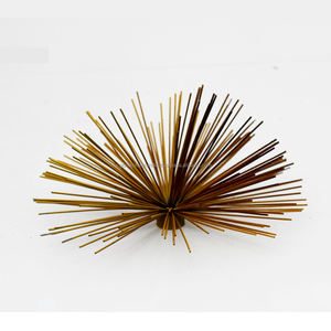 Objeto decorativo de mesa de metal y escultura vertical moderna Objeto decorativo de aluminio Escultura Moderna de la India - Product Image 1