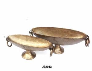 Bol en aluminium moulé de forme ovale avec poignées en forme d'anneau et finition en laiton antique Décoration d'intérieur Bol en métal - Product Image 2