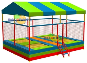 Trampoline commercial à quatre lits avec toit Trampolines d'exercice extérieur durables - Product Image 3