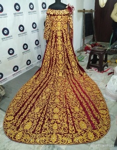 Caftan en cristal marocain de haute qualité pour adultes travail à la main en pierre orné d'un haut en tissu de velours Micro-Pure - Product Image 2