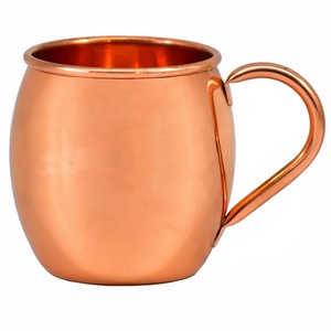 Taza de mula de Moscú de cobre puro, con mango de cobre, forma de barril clásico, espejo de alto brillo terminado por acentos Axiom para el hogar - Product Image 1