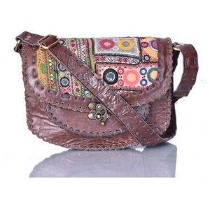 Vintage bordado Patchwork hecho a mano indio Banjara Sling hecho a mano bolso de cuero genuino hecho a mano bolsos hechos a mano monederos carteras - Product Image 1