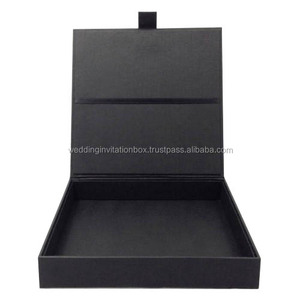 Boîte d'invitation de mariage en carton blanc avec couvercle à charnière, spécifications de la feuille, revêtement UV, forme carrée, lamination mate, gaufrage, présentation - Product Image 2