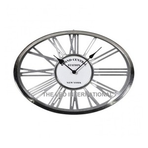 Reloj de Pared Decorativo de Metal con Forma Ovalada Romana, Reloj de Pared con Letras Romanas Ovaladas en Niquelado, Reloj de Metal Plateado con Letras Romanas - Product Image 1