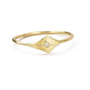 Anillo de oro amarillo de 14K con forma de rombo, joyería hecha a mano - Product Image 1