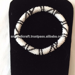 Pulseras de Cuentas de Vidrio Hechas a Mano en Nepal, Magia Hecha a Mano - Product Image 1
